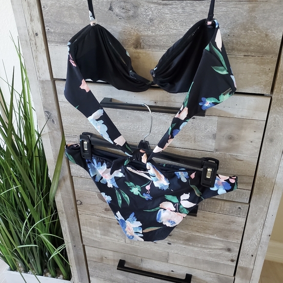 ***O'NEILL STRAPLESS BIKINI SET*** - Picture 2 of 2